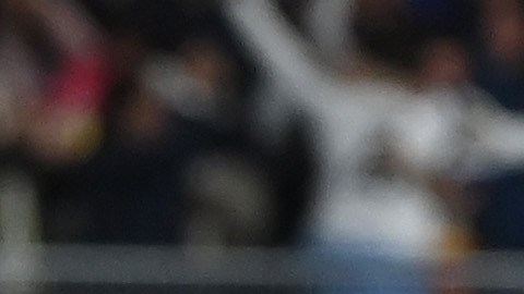 Vinicius Jr. (I) del Real Madrid junto a Ruben Dias (D) del Manchester City en un juego de Champions.