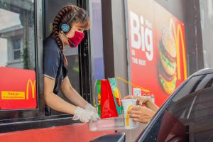 McDonald’s dio accidentalmente $5,000 a un cliente en su pedido para llevar