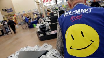 Cajero anciano Walmart