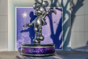 California: Disney inaugura una temporada centenaria en su parque temático