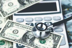 Cuánto dinero deberías tener ahorrado para hacer frente a una emergencia médica en Estados Unidos