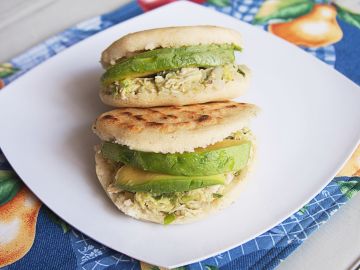 https://eldiariony.com/wp-content/uploads/sites/2/2023/01/arepa-shutterstock_1179442120.jpg?resize=360,270&quality=80