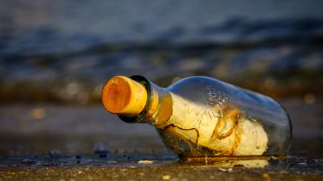 Un hombre lanzó la botella al mar durante un viaje a Vero Beach, Florida, en 1985.