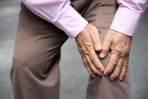 Osteoporosis masculina: la enfermedad silenciosa que cada año causa fracturas a miles de hombres en el mundo
