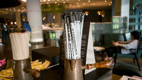 starbucks-barra-de-condimentos