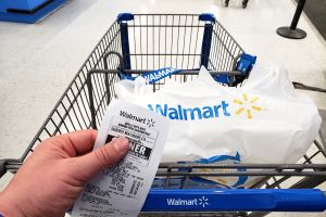 Cliente de Walmart compra exactamente los mismos productos 2 años después y gasta 50% más