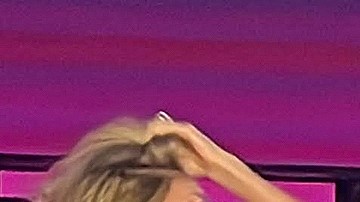 La cantante Karol G el pasado 13 de junio se presentó en México y Anahí fue una de las invitadas al show.