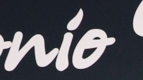 La cantante Thalía no se ausenta de las redes sociales pero no habla del escándalo con Leslie Shaw.