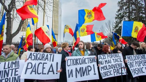 Partidarios del Partido Socialista protestan en Chisinau, capital de Moldavia.