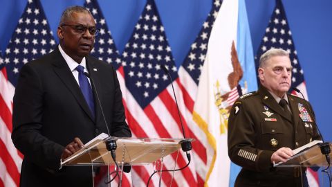 El secretario de Defensa de los Estados Unidos, Lloyd Austin y el presidente del Estado Mayor Conjunto de los Estados Unidos, el general Mark Milley