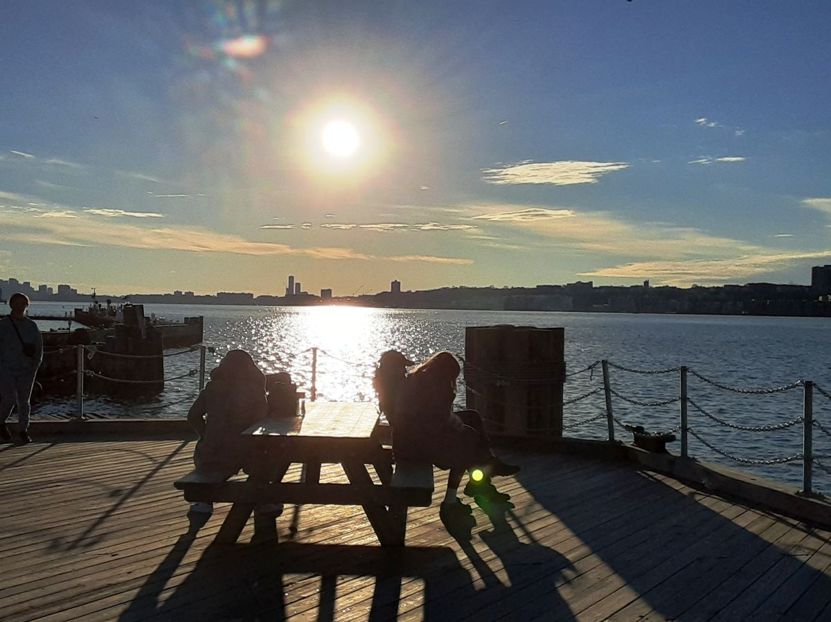 Atardecer en río Hudson, NYC, enero 2023.