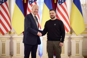 Presidente Joe Biden se reúne con Zelenski en un encuentro histórico en Kiev
