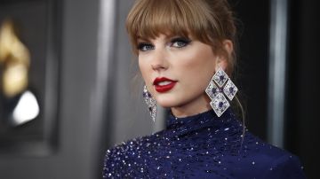 Taylor Swift fue una de las mujeres más hermosas sobre la alfombra roja de los Premios Grammy.