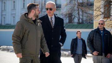 El presidente estadounidense Biden se reúne con el presidente ucraniano Zelensky en Kiev.