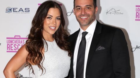 Ximena Duque viajó junto a su esposo Jay Adkins.