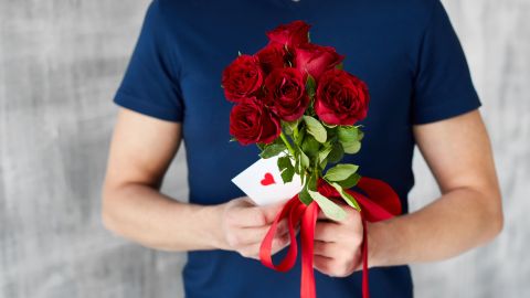 Regalar rosas
