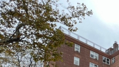 Residentes de Woodside Houses en Astoria, Queens, piden mayor presencia policial