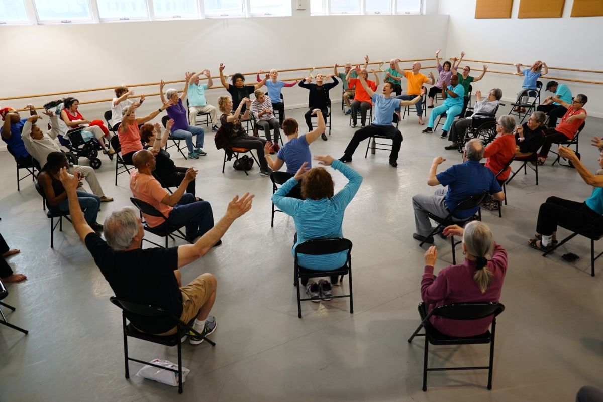 Las sesiones ayudan a las personas con Parkinson a desarrollar el equilibrio, la coordinación y la rigidez. 