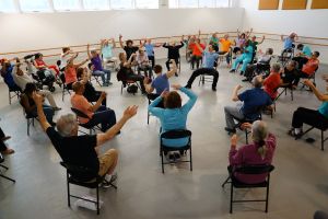 Hispanos combaten el Parkinson con la alegría del baile