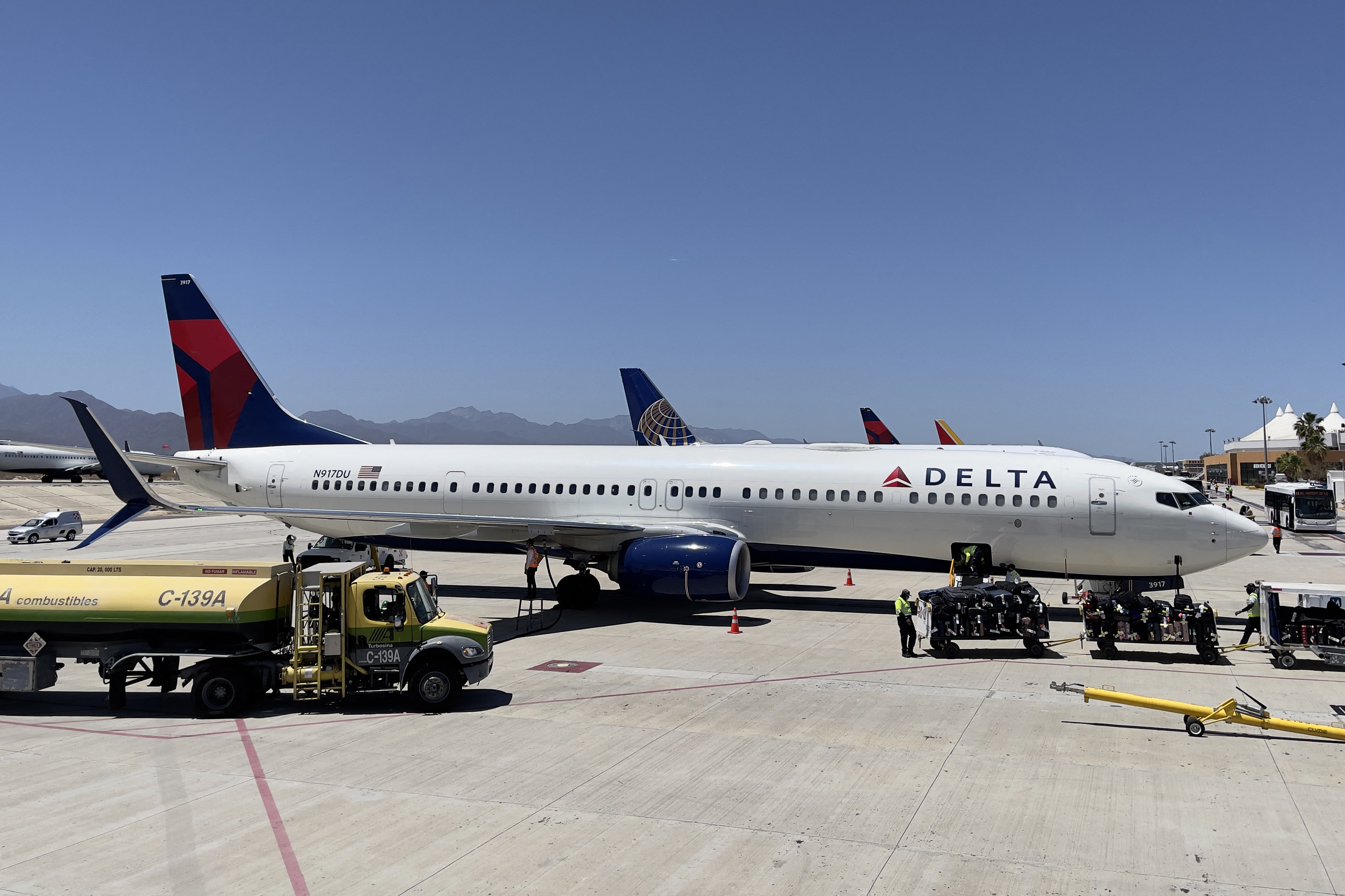 Delta Airlines aumenta 5% el salario de sus empleados