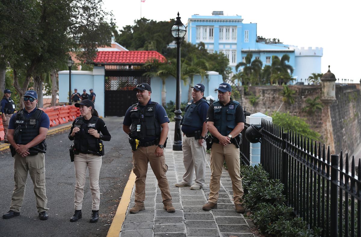 Policías en San Juan, Puerto Rico.