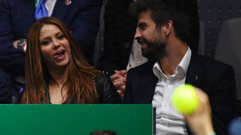 Shakira ignoró a Piqué en la entrada de su casa.