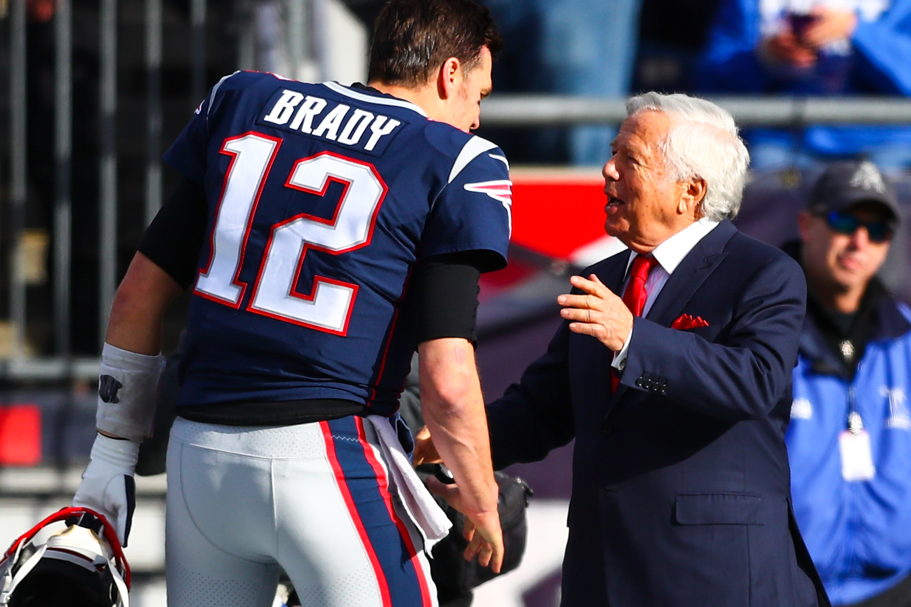 NFL: Dueño de Patriots asegura que intentarán firmar a Tom Brady por un día para honrarlo
