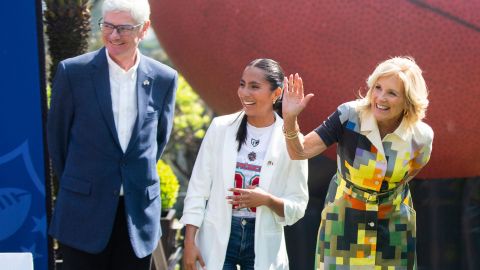 Flores fue la primera mujer mexicana en formar parte de una coordinación en la historia de la NFL para el Pro Bowl.