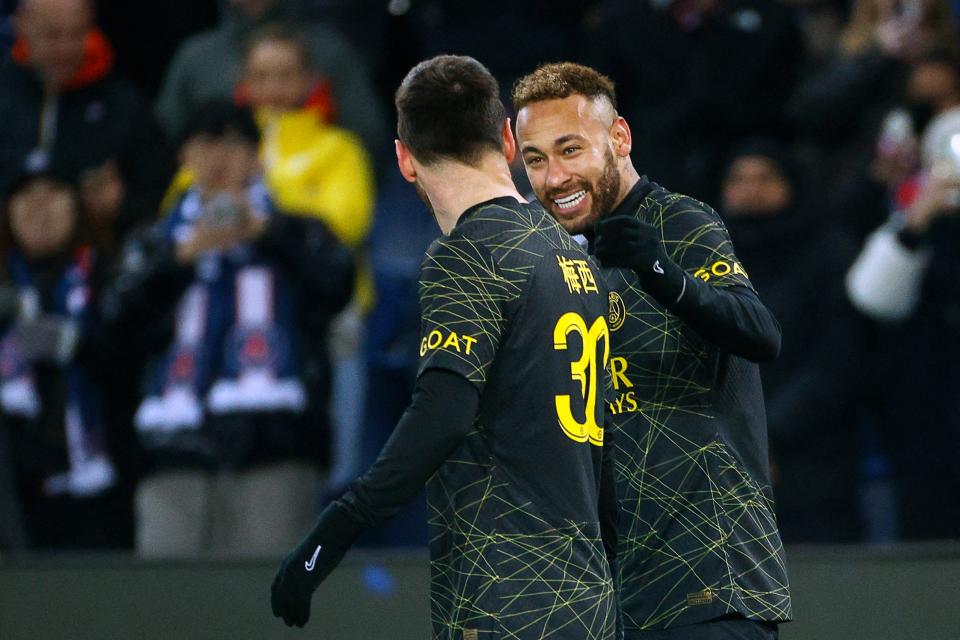  Neymar Jr. celebró junto a Messi su cumpleaños   en París