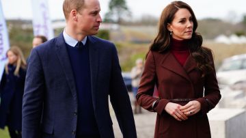 Kate Middleton derrochó elegancia junto al príncipe William en la alfombra roja de los BAFTA.