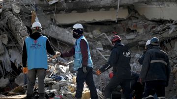 La ONU coordina labores de rescate en Turquía y Siria.