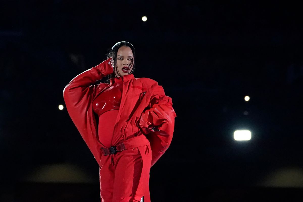 Rihanna paid more than $500,000 for her stay in Arizona before the Super Bowl