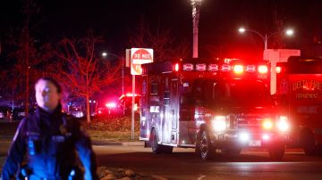 La policía y los vehículos de emergencia están en la escena de una situación de tirador activo en el campus de la Universidad Estatal de Michigan