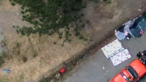 Vista aérea de las secuelas después de que un autobús que transportaba migrantes se estrellara en Gualaca, Panamá