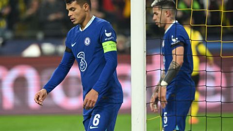 El capitán del Chelsea junto a Enzo Fernández en la derrota de su equipo.