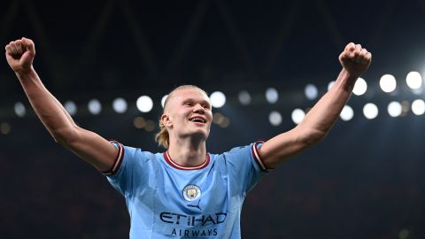 Erling Haaland celebra el gol que marcó ante Arsenal.