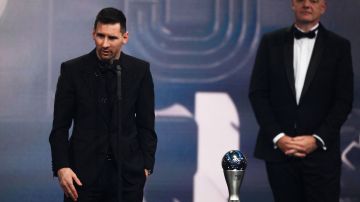 Messi, Mejor Jugador de la FIFA da un sentido discurso tras recibir el premio.