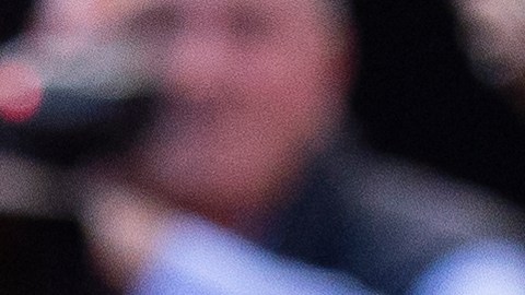 Algunos dicen que Tom Cruise rompió el protocolo al tomar de la mano a la duquesa de Cambridge.