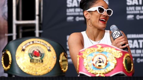 Amanda Serrano durante una rueda de prensa en 2022.