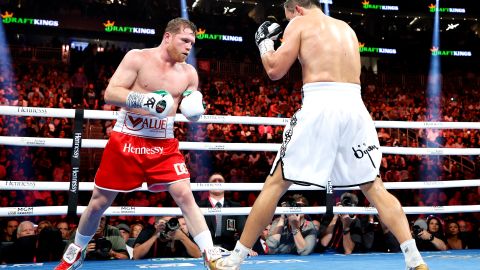 El gobernador Enrique Alfaro desea que las personas vulerables del estado puedan ver el comabte del Canelo.