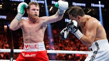 LAS VEGAS, NEVADA - SEPTEMBER 17: Canelo Alvarez (red trunks) and Gennadiy Golovkin (white trunks) exchange punches in the fight for the Super Middleweight Title at T-Mobile Arena on September 17, 2022 in Las Vegas, Nevada. (Photo by Sarah Stier/Getty Images)