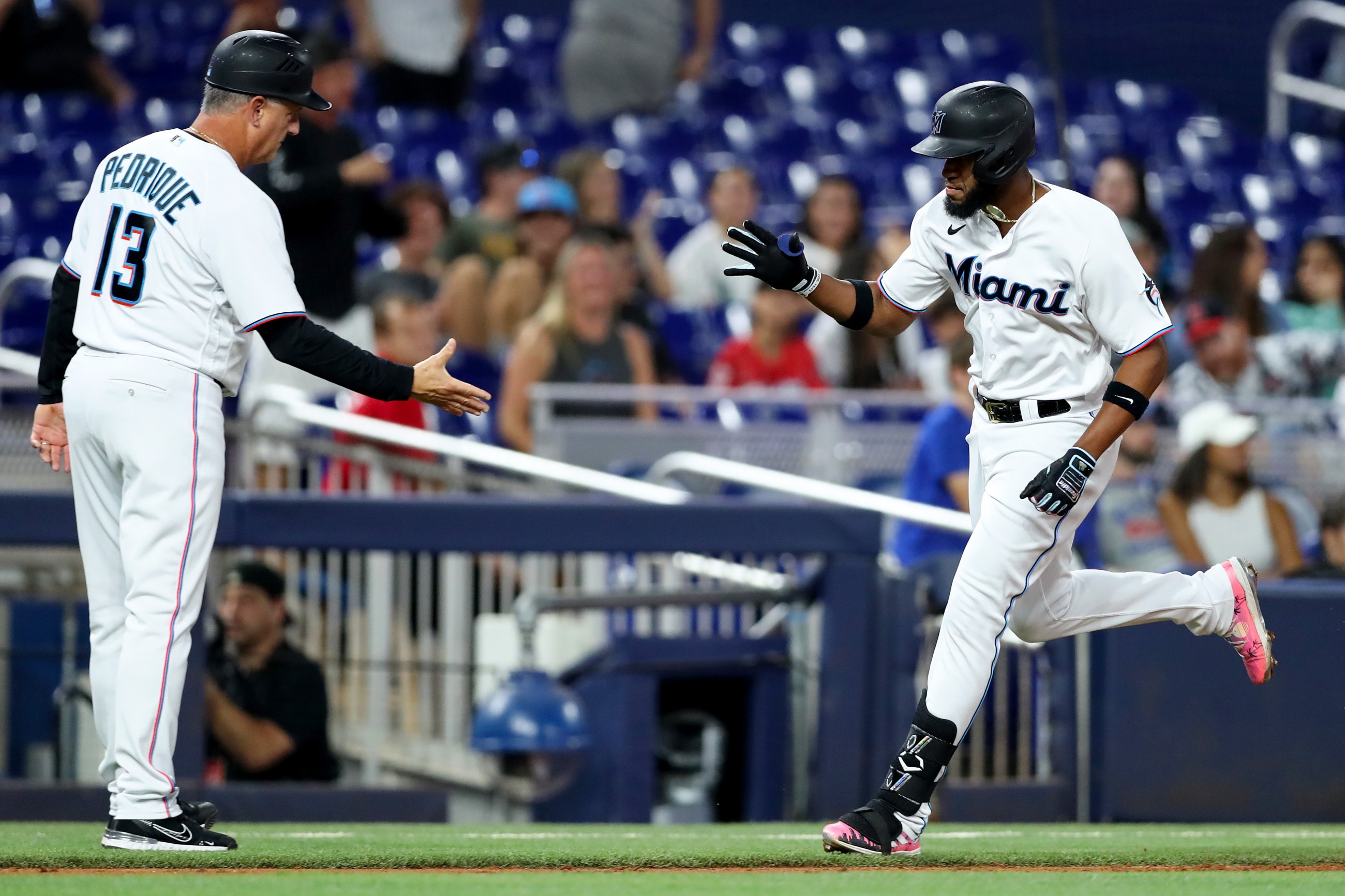 Los Miami Marlins celebran la herencia cubana con tributo a los