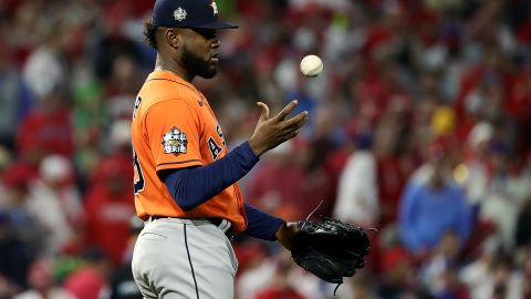 El derecho estará con los Astros hasta el final de la temporada 2027.