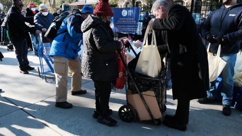 Durante la Cuaresma, Caridades Católicas continúa brindando alimentos a los migrantes y los necesitados y la organización necesita la ayuda de la comunidad.