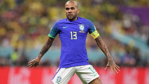 Dani Alves durante un partido ante Camerún en Qatar 2022.