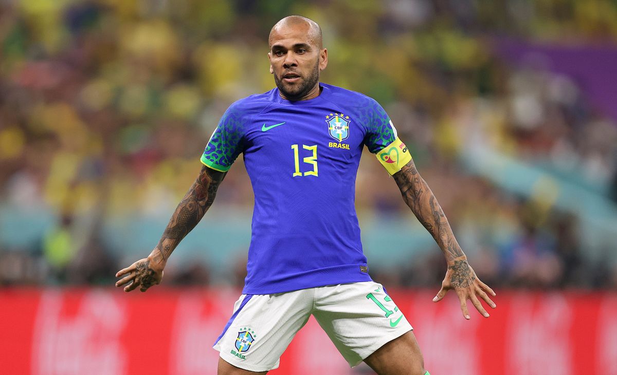 Dani Alves durante un partido ante Camerún en Qatar 2022.