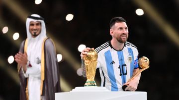 Messi alzó la tercera Copa del Mundo para Argentina.