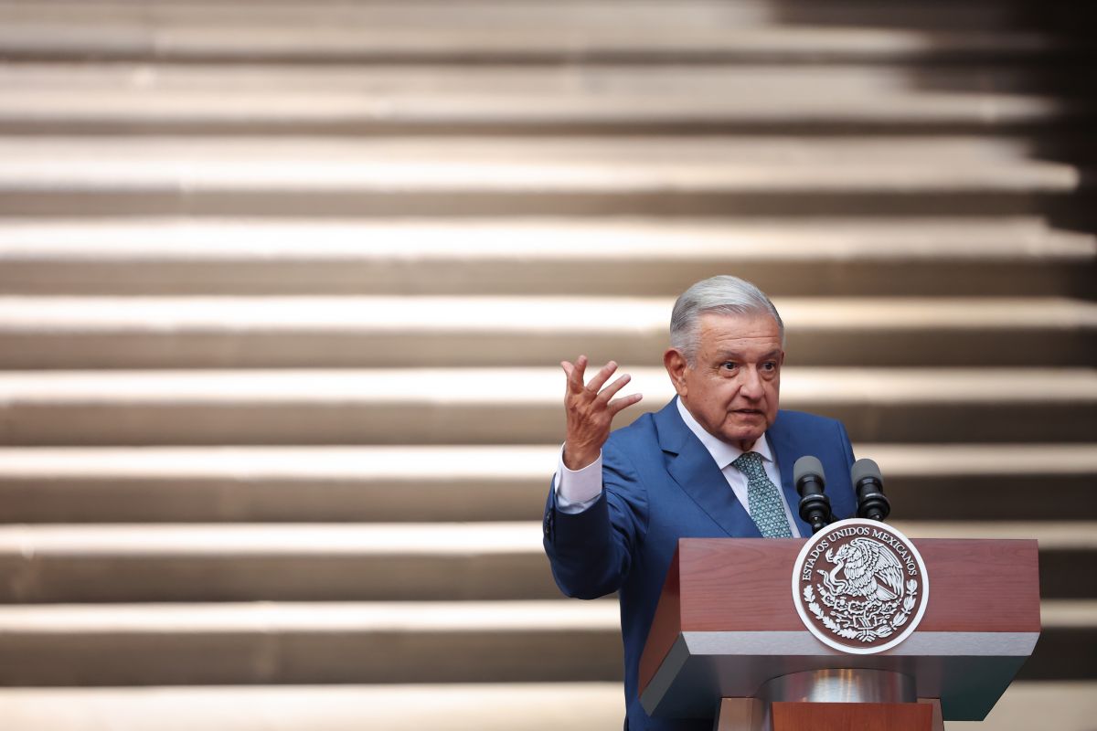 López Obrador indicó que analiza presentar la demanda a titulo personal o en su calidad de jefe de Estado.