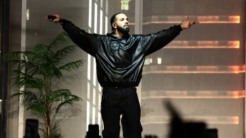 Drake durante un concierto en The Apollo Theater de New York.