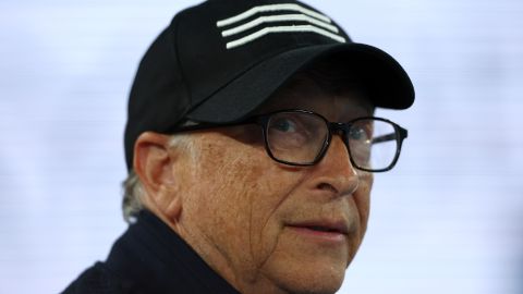 Bill Gates trató de justificar su uso de aviones privados.
